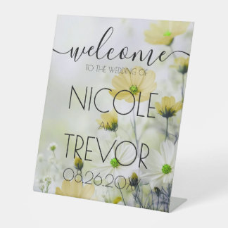 Signe De Table Fleurs délicates jaunes personnalisées Bienvenue M