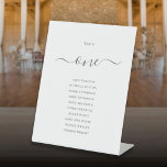 Signe De Table Gris Blanc Chic Script Numéro de tableau Sièges Ta<br><div class="desc">Ces élégantes affiches grises et blanches signent le numéro du tableau des sièges et sont parfaites pour toutes les célébrations. Conçu par Thisisnotme©</div>