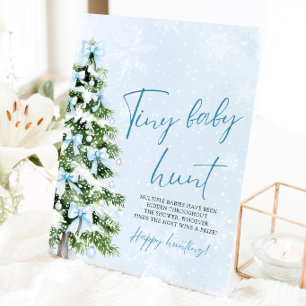 Signe De Table Jeux de chasse au bébé minuscule autour d'un sapin