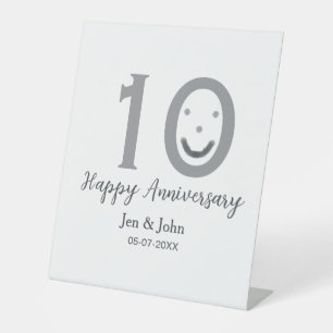 Signe De Table Joyeux 10e anniversaire nom date gris gras émoji