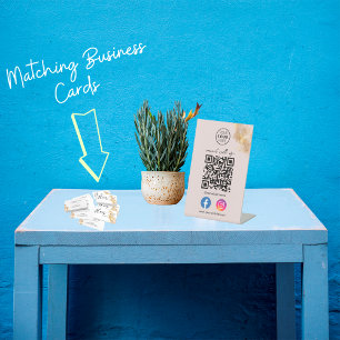 Signe De Table Les Ciseaux D'Or Se Connectent Avec Les Médias Soc