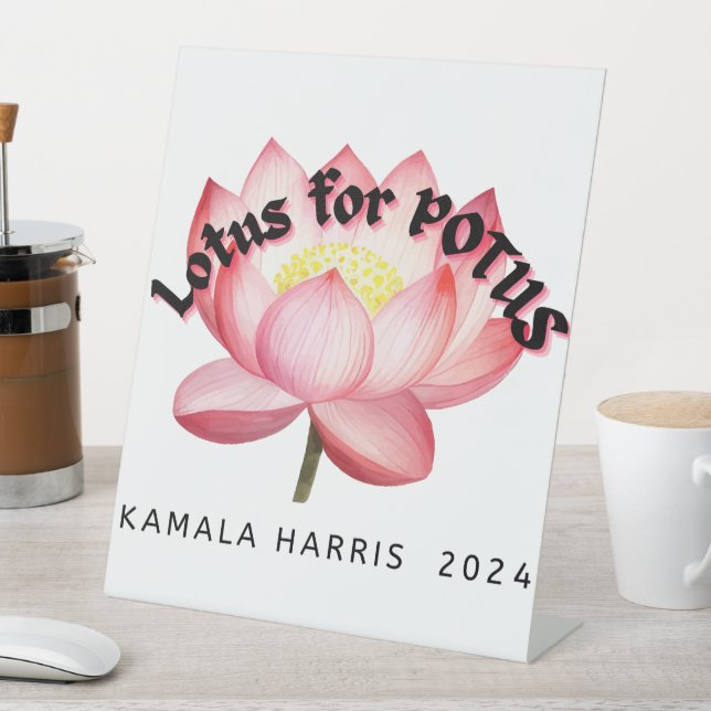 Signe De Table Lotus Pour L'Élection De POTUS Harris (In SItu)