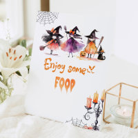 Mignonne Dégustez un peu de nourriture Sorcières C
