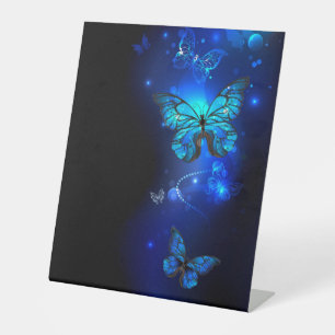 Signe De Table Morpho Butterfly in the Dark Background