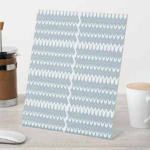Signe De Table motif bleu et blanc avec un arrière - plan blanc