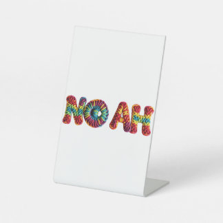 Signe De Table NOAH Nom dans le Motif Crochet vibrant