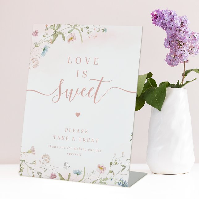 Signe De Table Script Fleur sauvage rose rustique L'amour est dou (Pink Wildflower script rustic Love is Sweet Pedestal Sign)