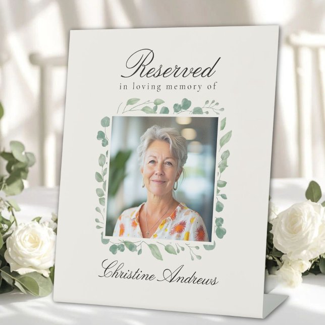 Signe De Table Siège réservé - Photo Mariage commémoratif Eucalyp (Custom - Reserved Seat - Photo Eucalyptus Memorial Wedding Beige Pedestal Sign )