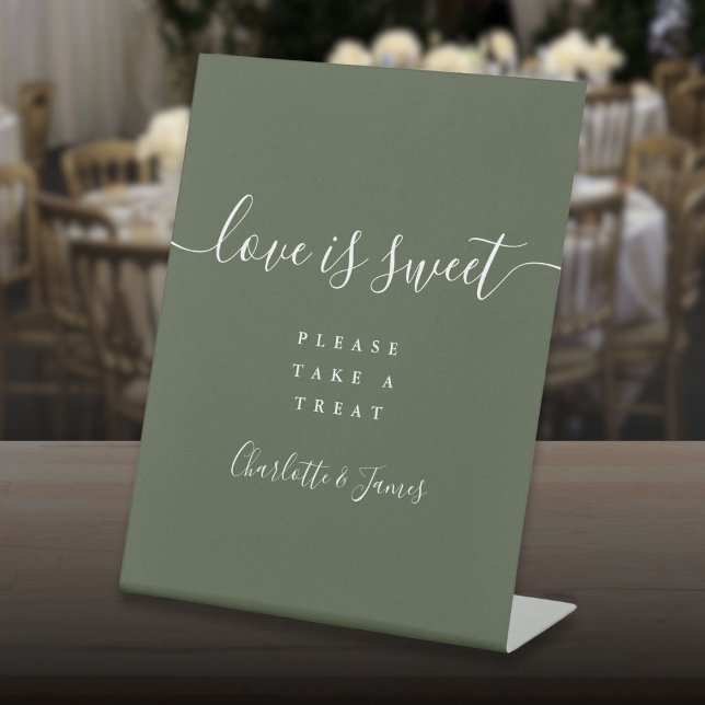 Signe De Table Signature de l'amour doux en écriture Olive Green (Olive Green Signature Script Love Is Sweet Favour Pedestal Sign)