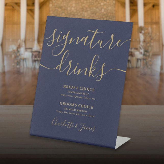 Signe De Table Signature Mariage Bleu Marine Et Script Or Boisson (Navy Blue And Gold Script Wedding Signature Drinks Pedestal Sign)