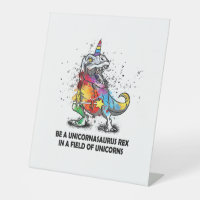 Soyez Un Unicornasaurus Rex Dans Un Champ D'Unicor