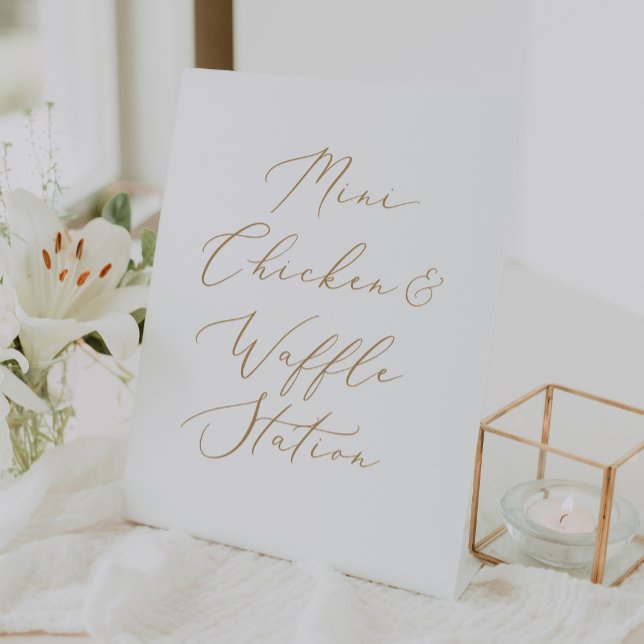 Signe De Table Station de poulet et gaufre Delicate Gold Mini (Delicate Gold Mini Chicken and Waffle Station Pedestal Sign)