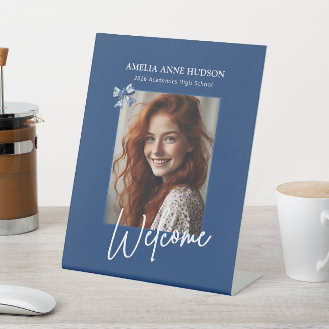Signe De Table Stylish Photo Blue Bow Graduation Party Welcome (In SItu)