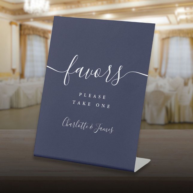 Signe De Table Table de cadeaux de mariage de style moderne bleu  (Navy Blue Modern Script Wedding Favors Table Pedestal Sign)