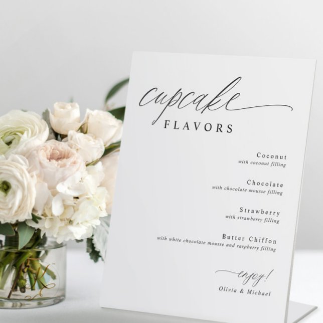 Signe De Table Table de desserts de mariage avec Cupcakes (Cupcake flavors wedding sign with modern romantic calligraphy on self-standing display)