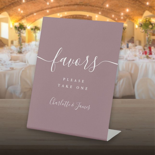 Signe De Table Table de faveurs de mariage à l'écriture moderne m (Mauve Modern Script Wedding Favors Table Pedestal Sign)