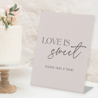 Table de mariage moderne rose poussiéreux Love is 