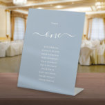 Signe De Table Tableau des numéros de table de caractères bleu ch<br><div class="desc">Ces élégants panneaux de signature bleu poussiéreux portant le numéro du tableau de sièges sont parfaits pour toutes les célébrations. Conçu par Thisisnotme©</div>