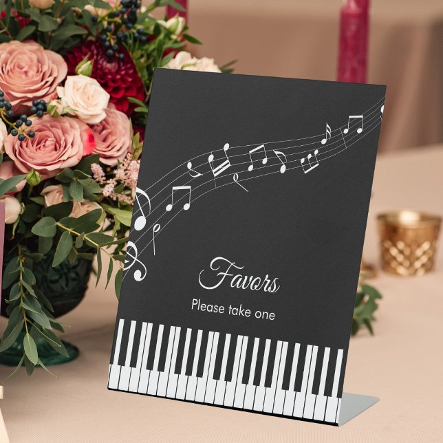 Signe De Table Touches de Piano Notes de Musique Mariage Noir & B (Angled view piano keys wedding favors sign with black white musical notes, classic melody décor)