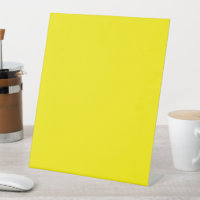 un arrière - plan jaune avec une bordure noire