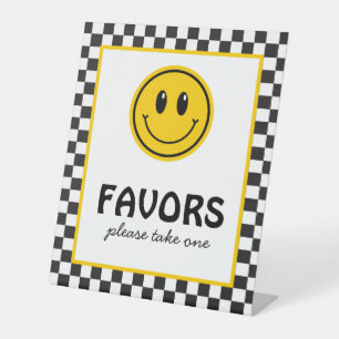 Signe De Table Un joyeux Mec Sourire Face Faveurs