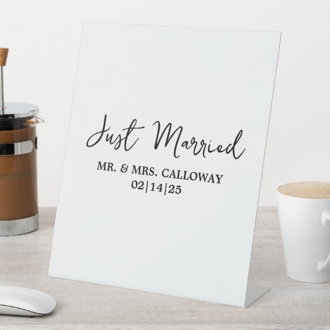 Signe De Table Une Petite Bannière Rétro Juste Marié (In SItu)