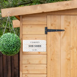 Signe En Bois Agritourisme Elle Shutter Salle d'artisanat<br><div class="desc">Parfait pour elle,  elle a jeté ! ! Cette adorable enseigne en bois a un design en tuiles mignonnes qui lui donne une atmosphère de ferme moderne. Ce panneau peut être personnalisé avec un nom et une année établie à l'aide de la fonction de personnalisation.</div>