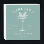 Signe En Bois Aqua Turquoise Palm Tree Beach House<br><div class="desc">Aqua Turquoise Simple Palm Tree Beach House Boite en bois Panneau présente une illustration vintage de palmier,  ainsi que votre nom de famille.</div>