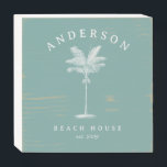 Signe En Bois Aqua Turquoise Palm Tree Beach House<br><div class="desc">Aqua Turquoise Simple Palm Tree Beach House Boite en bois Panneau présente une illustration vintage de palmier,  ainsi que votre nom de famille.</div>