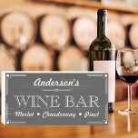 Signe En Bois Bar à vin Farmhouse Grey & White Signature<br><div class="desc">Voici mon enseigne de bar à vin vintage,  réplique charmante. Personnalisez-le et faites-le vous-même ! Il fait également un cadeau réfléchi et inoubliable pour tous les amateurs de vin et apporte le charme des vignobles directement dans votre maison.</div>