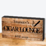 Signe En Bois Cadeau personnalisé Cigar Lounge Bar<br><div class="desc">Cette conception peut être personnalisée dans la zone fournie en modifiant la photo et/ou le texte. Vous pouvez également le customiser en cliquant sur Personnaliser ce Modèle, puis en choisissant l'option cliquer pour customiser et supprimer ou modifier la couleur de l'arrière - plan, ajouter du texte, modifier la couleur ou...</div>