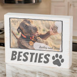 Signe En Bois Comique moderne Pet Paw Bestie Best Friends BFF Ph<br><div class="desc">Le design est composé d'une typographie ludique et amusante avec une police sans serif. Ajoutez une photo personnalisée de vous et de votre animal de compagnie</div>