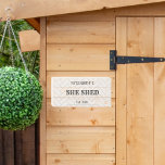 Signe En Bois Cute Ferme Elle Shed Apporter Du Vin<br><div class="desc">Parfait pour elle a jeté le fanatique ! ! Cette adorable enseigne en bois a un design en tuiles mignonnes qui lui donne une atmosphère de ferme moderne. Ce signe peut être personnalisé avec un nom à l'aide de la fonction de personnalisation.</div>