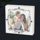 Signe En Bois Élégant mariage Keepsaké photo personnalisée<br><div class="desc">Un mariage élégant et moderne garde le bloc photo en bois avec l'une de vos photos préférées de votre grand jour.</div>