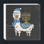 Signe En Bois Hanoukka Llama Menorah Chanukah Alpaca Cute Cadeau<br><div class="desc">Hanoukka Llama Menorah Chanukah Alpaca mignon cadeau femmes filles. Llama cadeau d'anniversaire,  Llamas cadeau Amoureux des animaux,  Cool Llama cadeau! !</div>