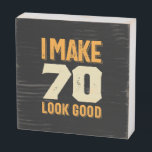 Signe En Bois Je fais 70 Look Good 70th Birthday Gift<br><div class="desc">Idée cadeau d'anniversaire parfait pour les hommes / les femmes - Je fais 70 Look Good tee. Un cadeau génial pour papa, frère, soeur, mari, petit ami, fils, oncle, neveu, petite amie, maman, mère, adulte, amis. Il est temps de faire la fête et de célébrer l'âge de 70 ans !...</div>