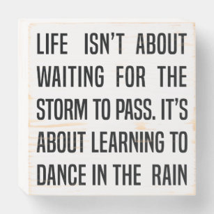 Signe En Bois La danse sous la pluie cite la vie