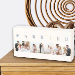 Signe En Bois MARIED 7 Photo Collage de photos blanc et bleu<br><div class="desc">Boîtier moderne en bois, personnalisé avec vos photos mariages. Un design élégant dans une palette de couleurs neutres en blanc cassé et bleu foncé - parfait pour les jeunes mariés et cadeaux d'anniversaire. Le modèle photo est configuré pour vous pour ajouter 7 de vos photos préférées qui sont affichées au...</div>