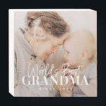 Signe En Bois Meilleure grand-mère du monde depuis 20XX Photo si<br><div class="desc">Ce design simple et moderne est composé d'une typographie serif et cursive et d'ajouter une photo personnalisée</div>