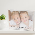 Signe En Bois Meilleure photo de papa au monde<br><div class="desc">Donnez au meilleur père du monde un élégant panneau photo en bois sur mesure qu'il chérira pendant des années. Vous pouvez personnaliser avec une photo de famille,  personnaliser l'expression "Meilleur Père du Monde" et comment il est adressé (papa,  papa,  etc.),  et ajouter les noms de ses enfants.</div>