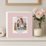 Signe En Bois Personnalisée Meilleure Maman Photo Rose<br><div class="desc">"Célébrez maman avec un beau gardien qu'elle peut afficher fièrement. Cette boîte en bois personnalisée est ornée d'un arrière - plan rose pastel, d'une photo personnalisée en forme de coeur, et du message sucré "The Best Ever Mom". Que ce soit pour la Fête des Mères, son anniversaire, ou simplement parce...</div>