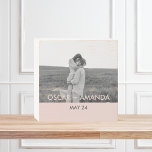 Signe En Bois Photo Couple moderne Pink & Grey Nom personnalisé<br><div class="desc">Photo Couple moderne Pink & Grey Nom personnalisé</div>