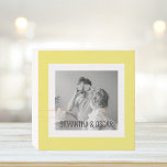 Signe En Bois Photo Famille Moderne Jaune Simple Jolie Cadeau<br><div class="desc">Photo Famille Moderne Jaune Simple Jolie Cadeau</div>
