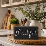 Signe En Bois SIGNE DE MERVEILLE DE FAMILLE Rustique<br><div class="desc">OEuvre murale sur mesure avec du texte MERCI sur un faux arrière - plan de tableau de bord. Customisez-le avec votre propre texte et images pour créer un unique d'un signe gentil.</div>