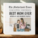 Signe En Bois Signe du journal Best Mom Ever - Nom et photo pers<br><div class="desc">Faites sentir à votre mère l'actualité de la première page avec ce panneau en bois personnalisé "Best Mom Ever", conçu comme un titre de journal personnalisé! Parfait pour la fête des mères, les anniversaires, ou simplement parce que, ce gardien de style rustique présente son nom, une photo personnalisée et un...</div>