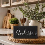 Signe En Bois SIGNE MONOGRAPHIQUE DE L'AGRICULTURE Rustique<br><div class="desc">OEuvre murale sur mesure avec votre nom monogramme sur un faux arrière - plan de tableau noir. Customisez-le avec votre propre texte et images pour créer un unique d'un signe gentil.</div>