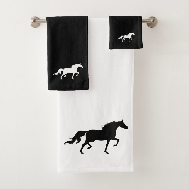 Silhouette de cheval sur fond noir et blanc (En situation)