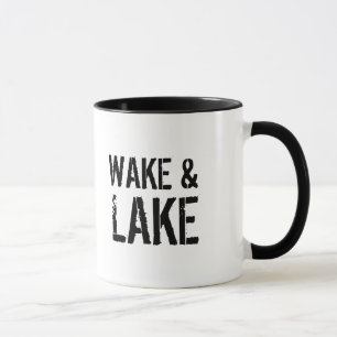 Sillage et tasse de lac