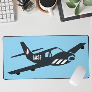 Simple Aviation, avion Monogram sur bureau bleu