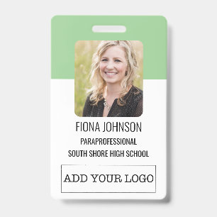 Simple badge d'identification d'employé avec code-